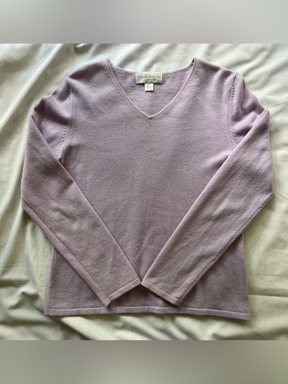 Casual Corner Lavender V-Neck Women's Cashmere Sweater - Picture 1 of 4